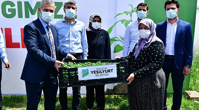 YEŞİLYURT BELEDİYESİ, 200 BİN FİDEYİ ÜCRETSİZ OLARAK ÇİFTÇİLERLE BULUŞTURUYOR
