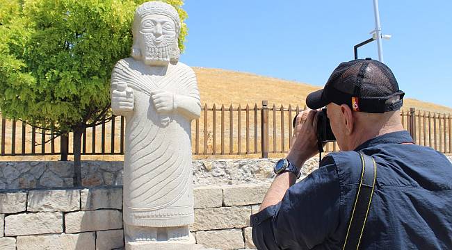 FOTOĞRAFSEVERLER, BATTALGAZİ’DEKİ TARİHİ MEKANLARI GEZDİ