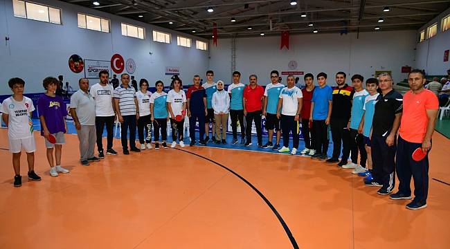 BAŞKAN ÇINAR, 30 AĞUSTOS ZAFER BAYRAMI MASA TENİSİ İL ŞAMPİYONASININ BAŞLAMA VURUŞUNU YAPTI