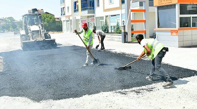 BAŞKAN ÇINAR, ÇAVUŞOĞLU MAHALLESİNDEKİ YOL YENİLEME HİZMETLERİNİ İNCELEDİ