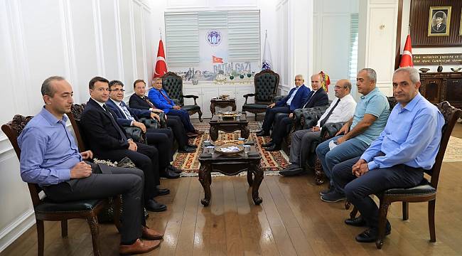  BAŞKAN GÜDER, BALIKESİR’DEN GELEN MİSAFİRLERİ TARİHİ MEKANLARDA AĞIRLADI