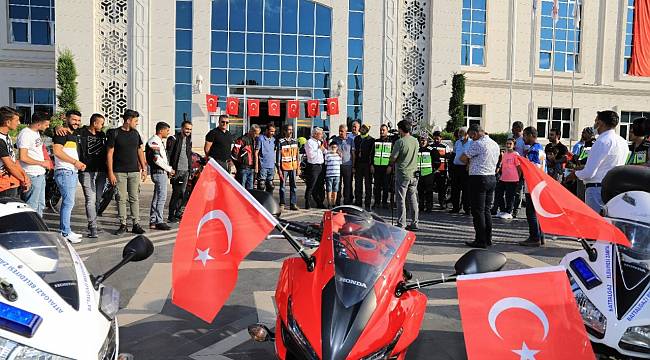 BATTALGAZİ’DE MOTOSİKLET KORTEJLİ ZAFER BAYRAMI KUTLAMASI
