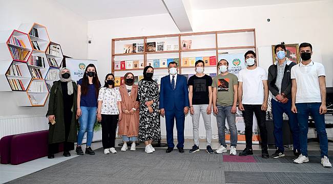  ÜNİVERSİTE ÖĞRENCİLERİ İÇİN ÇAĞRI HATTI