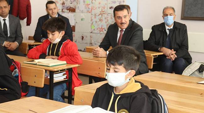 "Gelecek, eğitimcilerimizin elinde şekillenecektir"