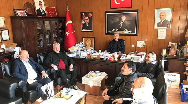 Kemaliye Belediye Başkanı Mehmet Karaman, Belediye Başkanımız Haluk Cömertoğlu’nu makamında ziyaret etti.