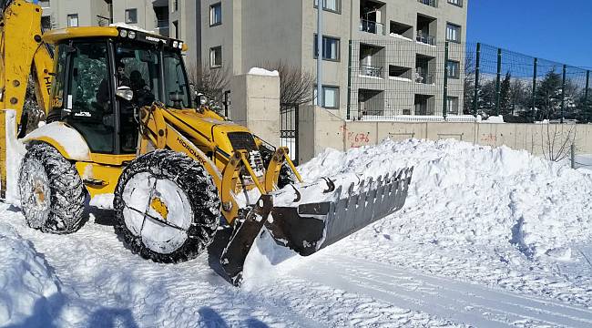 Arapgir’de kar yağışı sonrası yollarda çalışma başlatıldı
