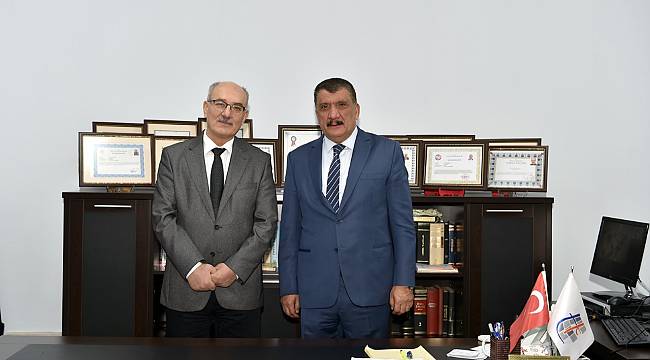 Kadastro İl Müdürü Onur Sadioğlu’nu ziyaret eden Başkan Gürkan,