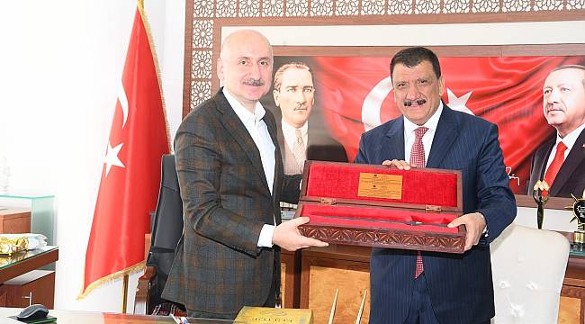 BAKAN KARAİSMAİLOĞLU’NDAN BAŞKAN GÜRKAN’A ZİYARET