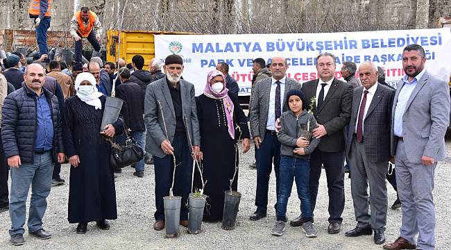 BÜYÜKŞEHİR BELEDİYESİ TARAFINDAN PÜTÜRGE’DE FİDAN DAĞITIMI YAPILDI