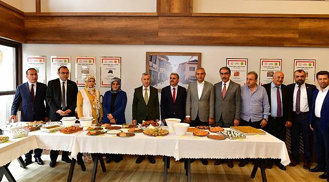 YEŞİLYURT’UN YÖRESEL LEZZETLERİ ‘ASIRLIK TARİFLERLE-TÜRK MUTFAĞI’ PROGRAMINDA TANITILDI