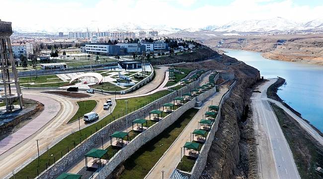 BAŞKAN ÇINAR, SAVUNMA SANAYİ VE SAVAŞ MAKİNALARI AÇIK HAVA MÜZESİNDEKİ SON ÇALIŞMALARI İNCELEDİ