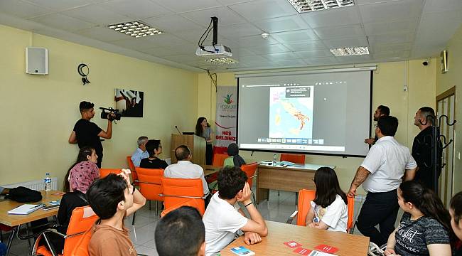 BAŞKAN ÇINAR, YEŞİLYURT KENT KONSEYİNDE AÇILAN İNGİLİZCE KURSUNU ZİYARET ETTİ