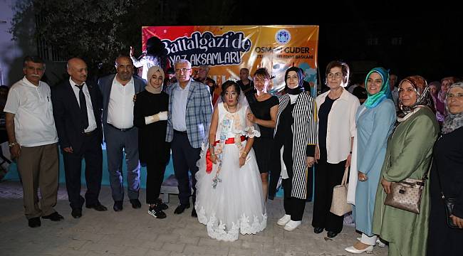 “BATTALGAZİ’DE YAZ AKŞAMLAR” ÖZEL BİR DÜĞÜNE EV SAHİPLİĞİ YAPTI BAŞKAN GÜDER’İN TALİMATIYLA ÖZEL BİREY DİLEK’İN GELİN OLMA HAYALİ GERÇEK OLDU