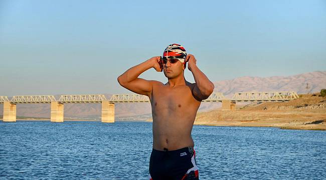 Fırat Nehrin'de Tarihe Atılan Kulaç 