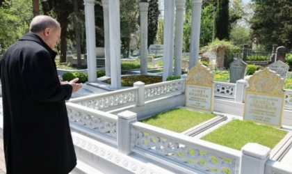 Cumhurbaşkanı Erdoğan’dan kabir ziyareti