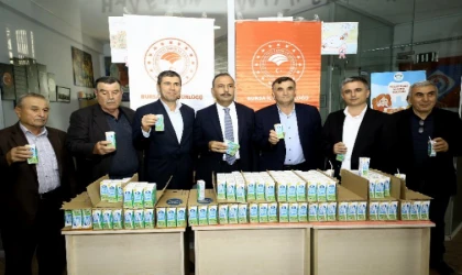 Bursa Yenişehir’de öğrencilere süt ikramı