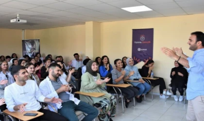 Diyarbakır’da öğrencilere motivasyon semineri